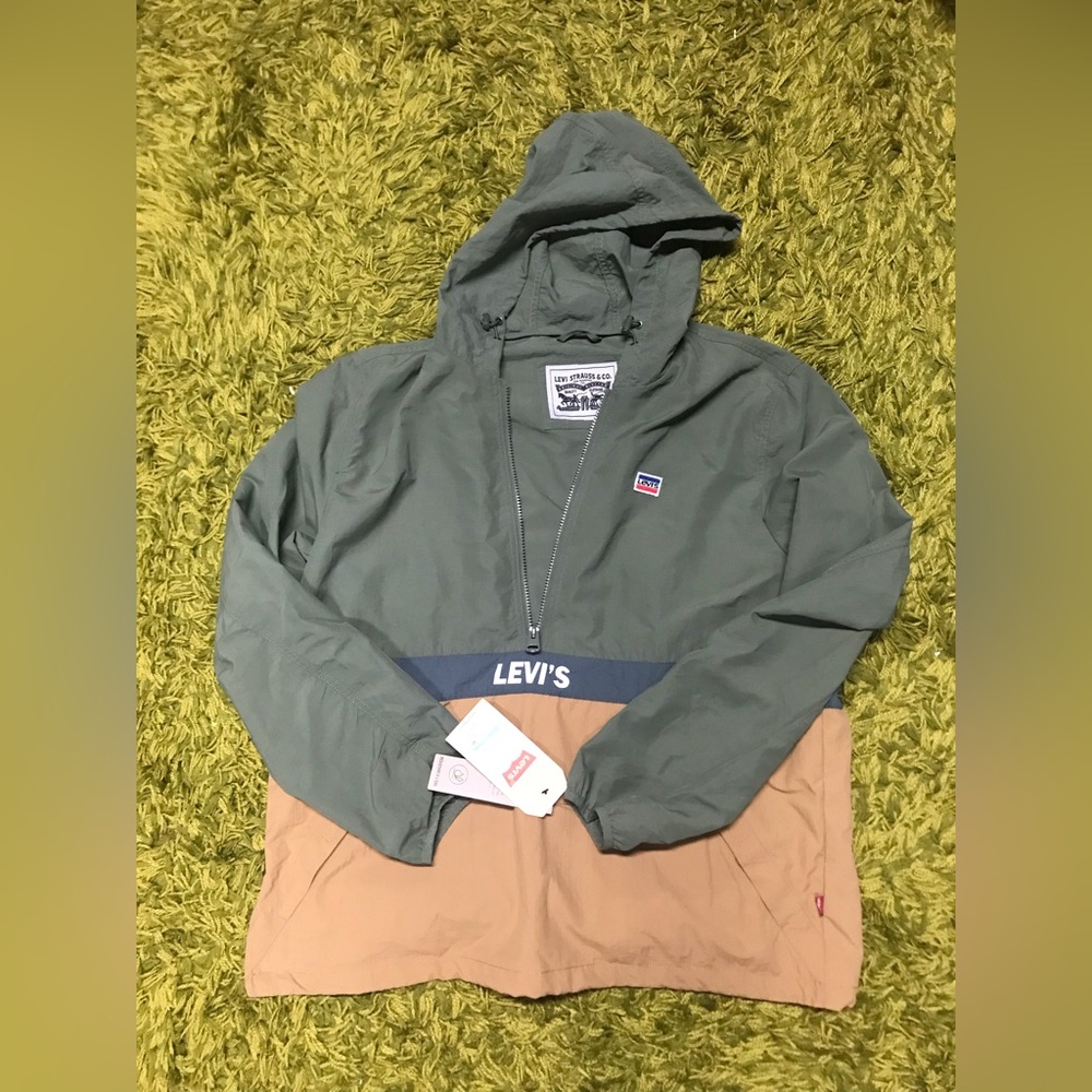 Levi’s lightweight hooded windbreaker [men’s large]